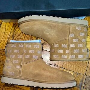 NIB UGG classic mini II UGg print boots men’s size: 11